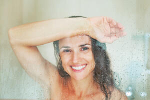 Tuširate li se ujutru ili uveče? Stručnjaci kažu da nije svejedno, a ako grešite trpi ono najvažnije