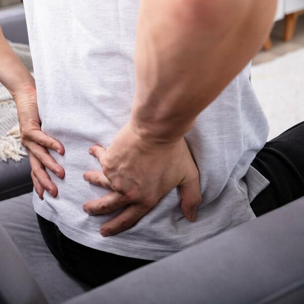 Pomozite sebi delotvornom kućnom terapijom: Evo kako da se rešite bolova u leđima, zglobovima i vratu!