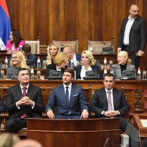 Klasična elegancija i monohromatske kombinacije: Kako su se obukle nove ministarke za formiranje Vlade Srbije?