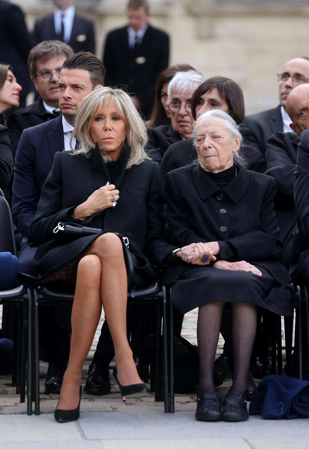 <p>Dušebrižnici se čude što prva dama Francuske i dalje nosi kratke suknje i haljine, ali kada vidite kako ona izgleda u njima – nije ni čudo što im je odana</p>