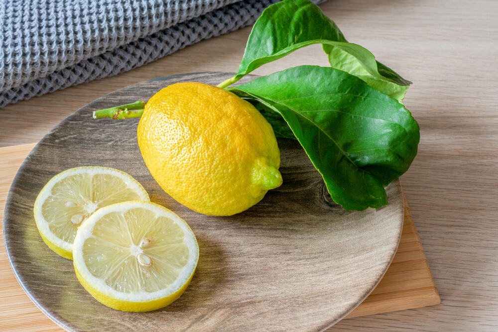udisanje limuna pored kreveta može imati pozitivan uticaj na prirodno pročišćavanje vazduha