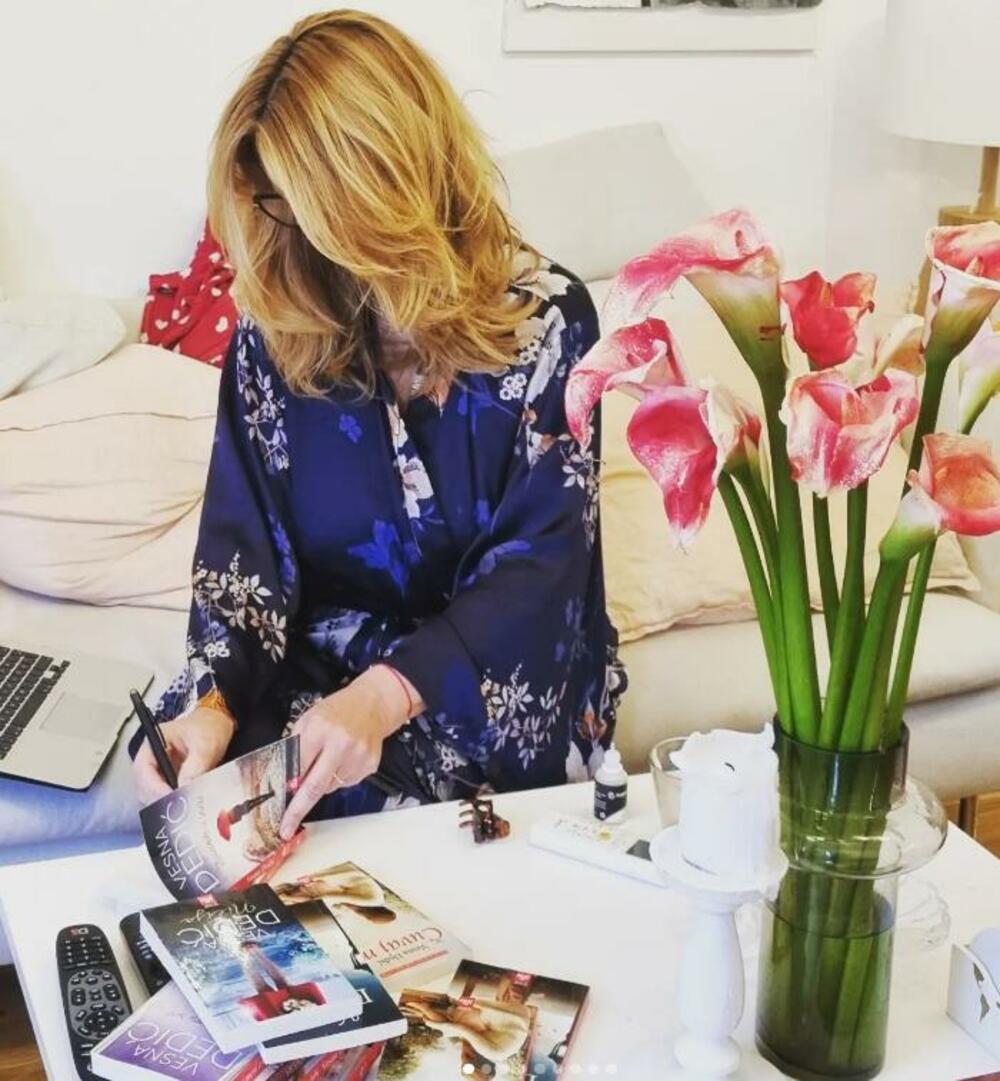 <p>Poznata voditeljka Vesna Dedić je neko ko godinama osvaja publiku svojom iskrenošću i pozitivnošću</p>