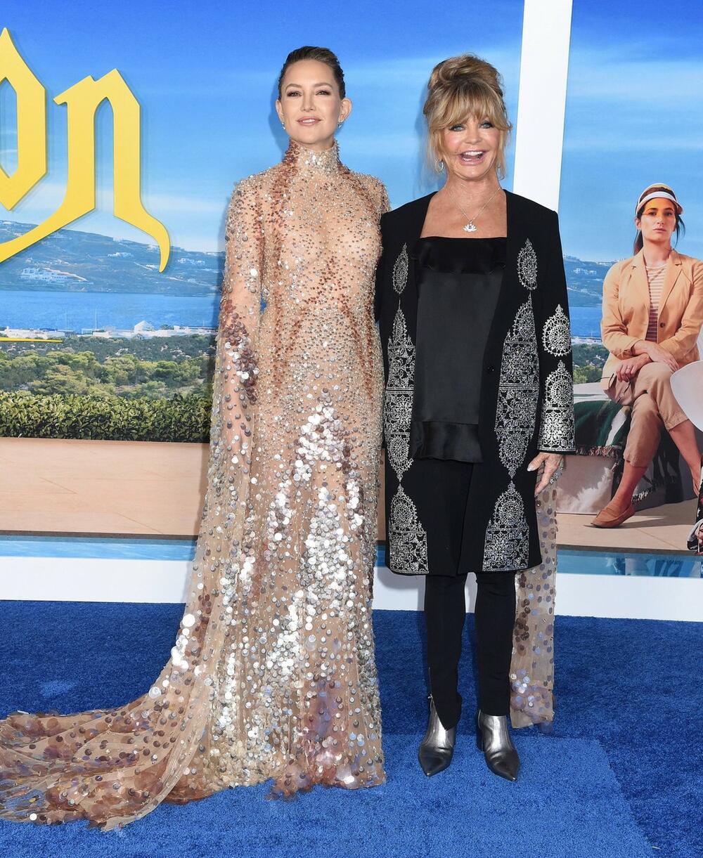 <p>Glumica Kejt Hadson i njena majka i holivudska zvezda Goldi Hon briljirale su sinoć na premijeri Kejtinog najnovijeg filma "<em>Glass onion: A Knives out Mystery"</em> u Los Anđelesu.</p>