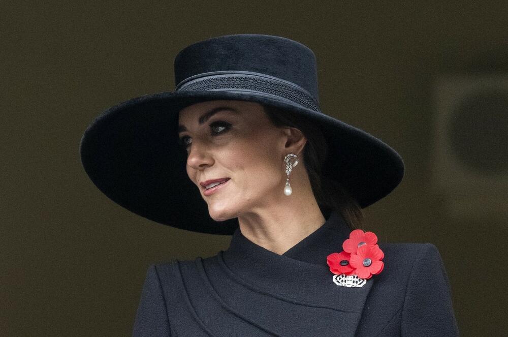 <p>Supruga princa Vilijama Kejt Midlton jednostavno ne greši kad je moda u pitanju, a njena najnovija odevna varijanta je preplavila modne portale</p>