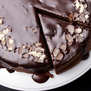 Slatka BEOGRAĐANKA – torta koju niko ne odbija: Spoj čokolade i omiljenog jesenjeg voća daje čudesan ukus (RECEPT)