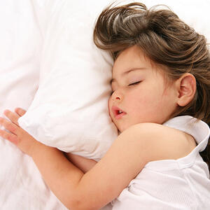 RODITELJSKI TRIKOVI: Kako da lako uspavate svoje mališane iako im se ne ide u krevet?