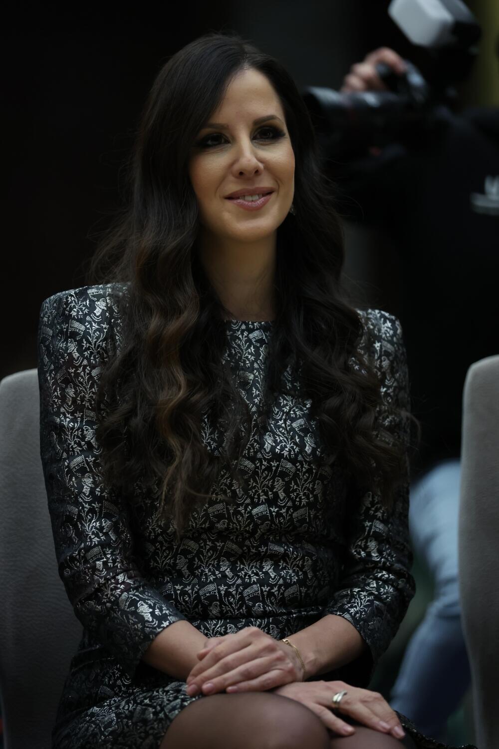 <p>Na sinoćnoj modnoj reviji "Jovanka u boji" najviše pažnje privukla je srpska prva dama Tamara Vučić</p>