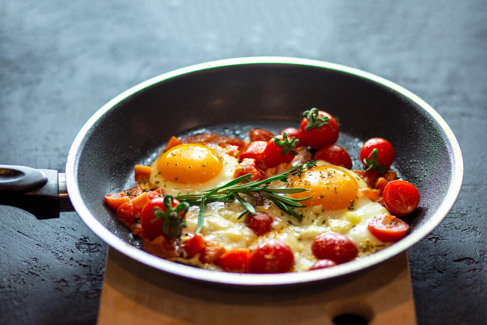 Svima osim penzionera se preporučuje jači doručak, poput raznih varijanti omleta
