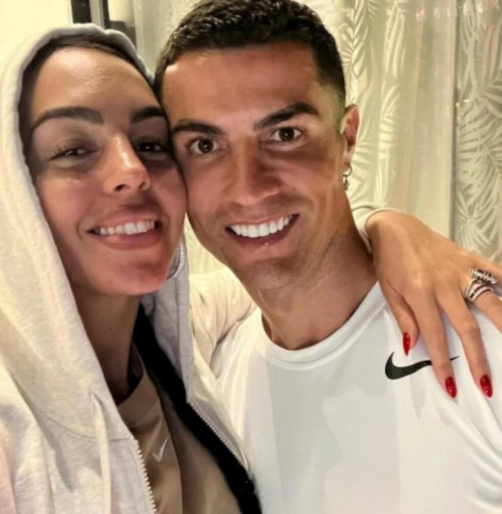 Fudbaler Kristijano Ronaldo s verenicom Georginom Rodrigez