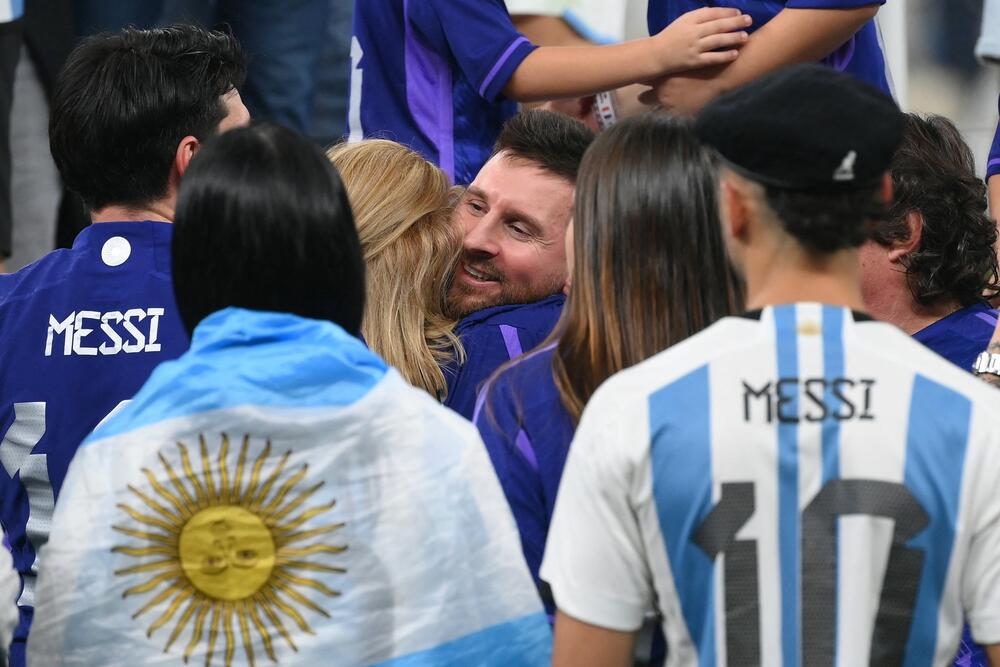 <p>Argentina je postala prvak sveta, a <strong>Lionel Mesi</strong> i zvanično najbolji fudbaler na planeti.</p>