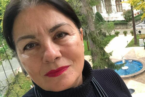 Detalji na zidu nikog nisu ostavili ravnodušnim: Dnevna soba Ljiljane Blagojević je prava oaza mira i blagostanja