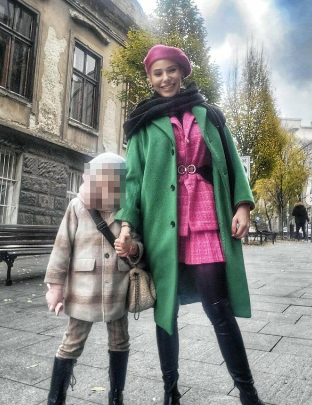 Marija Veljković u šetnji sa ćerkom Nevom