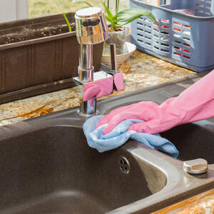 Trik za čišćenje sudopere koji NE TREBA da koristite: Vodoinstalater raskrinkao najpopularniju Tik Tok caku