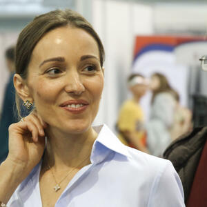 Novaka ni na vidiku: Nasmejana Jelena Đoković uživa u Dubaiju sa NAJVAŽNIJIM muškarcem u svom životu