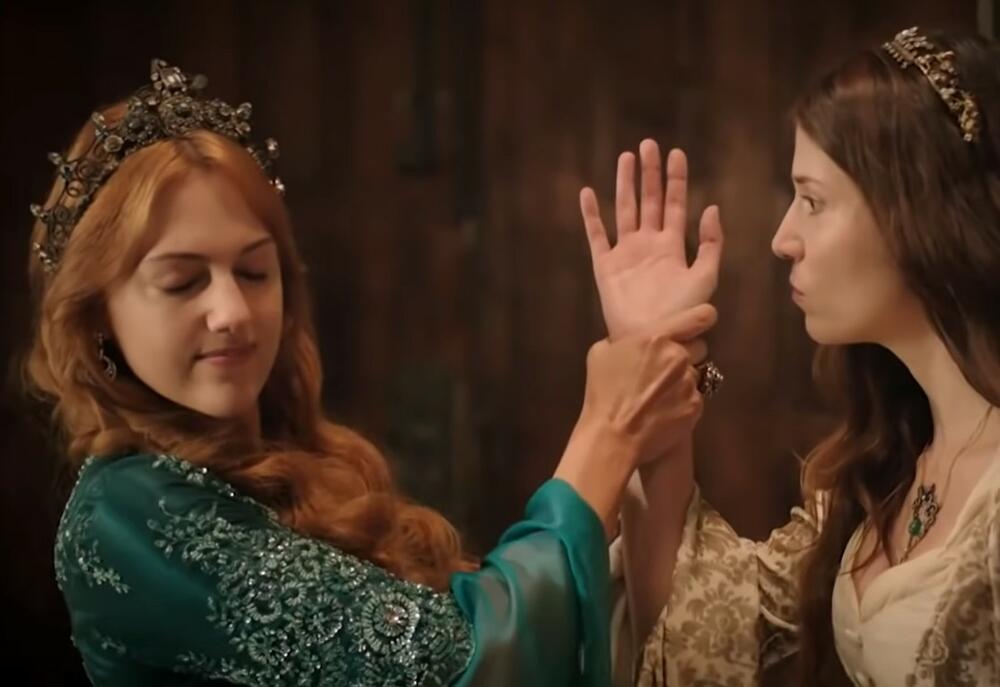 Tursko-nemačka glumica Merjem Uzerli u ulozi sultanije Hurem u seriji "Sulejman Veličanstveni"