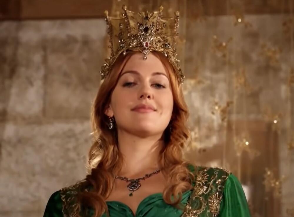 Tursko-nemačka glumica Merjem Uzerli u ulozi sultanije Hurem u seriji 'Sulejman Veličanstveni'