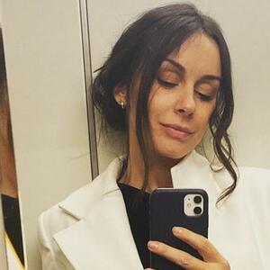 Ne stoji svakome i može da izazove kontraefekat: Sloboda Mićalović oduševila VANVREMENSKIM modnim aksesoarom