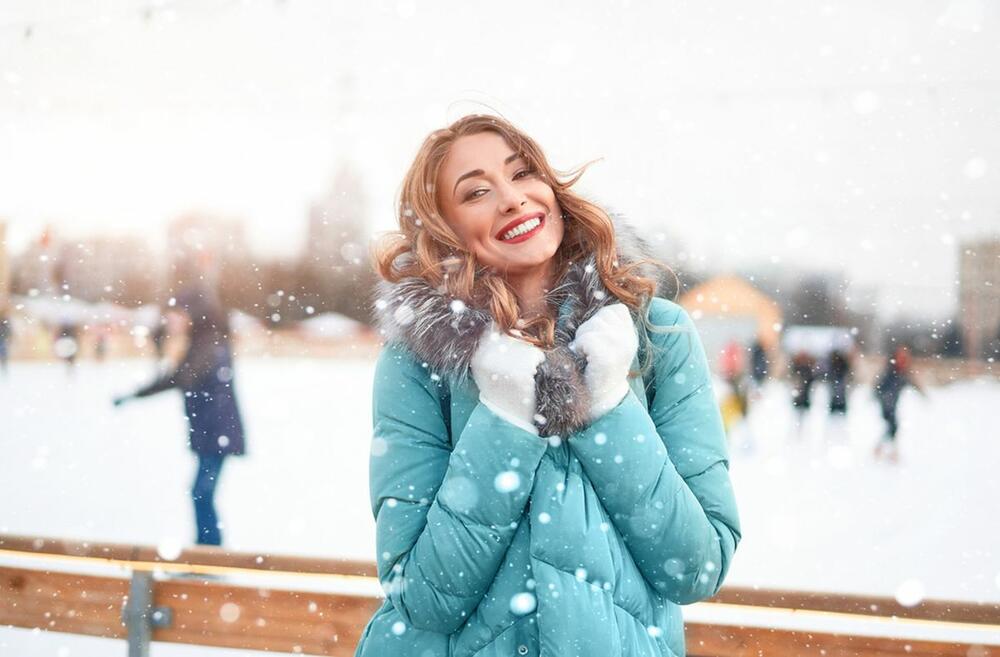 Nasmejana devojka, Devojka u snegu, Zima, Sreća