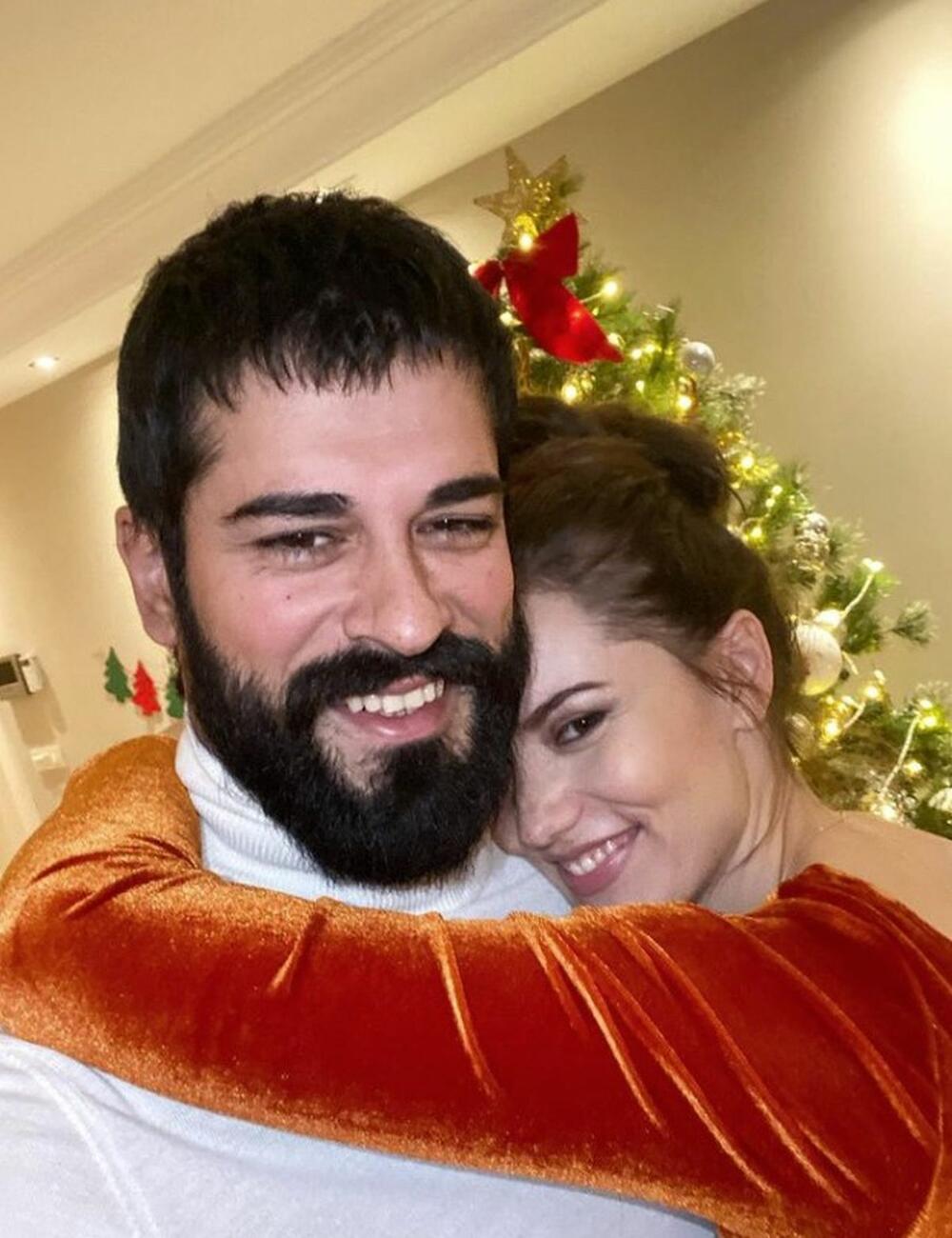 Turski glumci Burak Ozčivit i Fahrije Evčen u braku su od 2017. godine