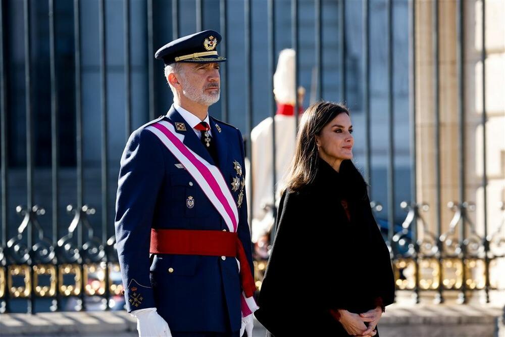Kralj Felipe i kraljica Leticija ispred Kraljevske palate u Madridu u januaru 2023. godine