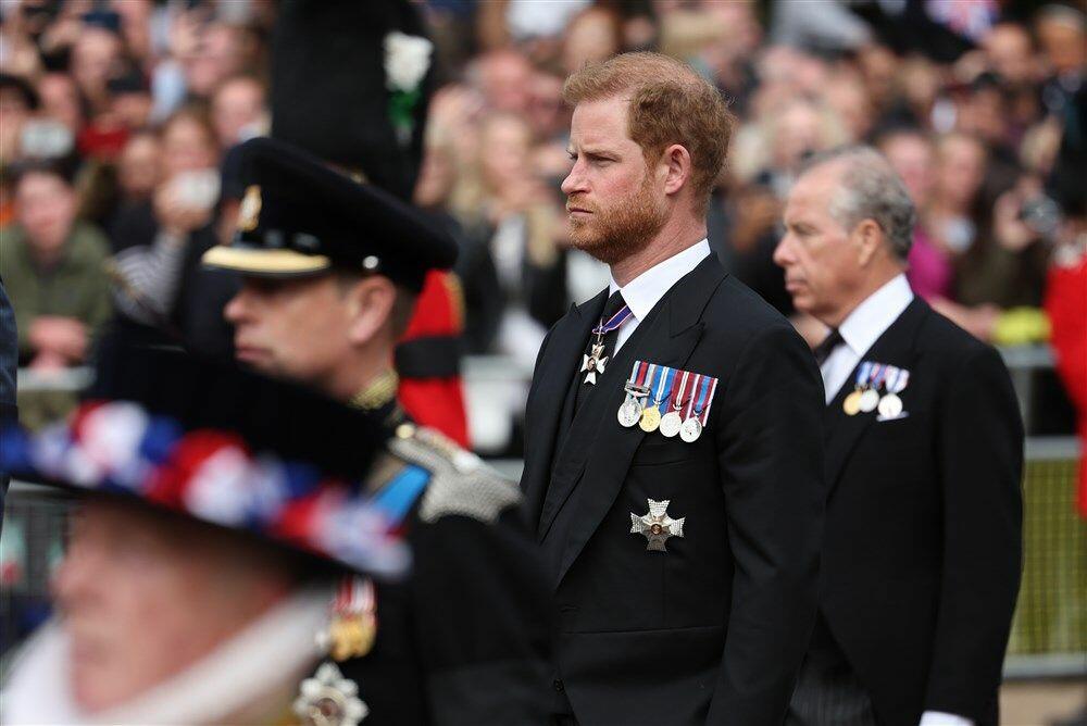 Princ Hari na sahrani kraljice Elizabete Druge