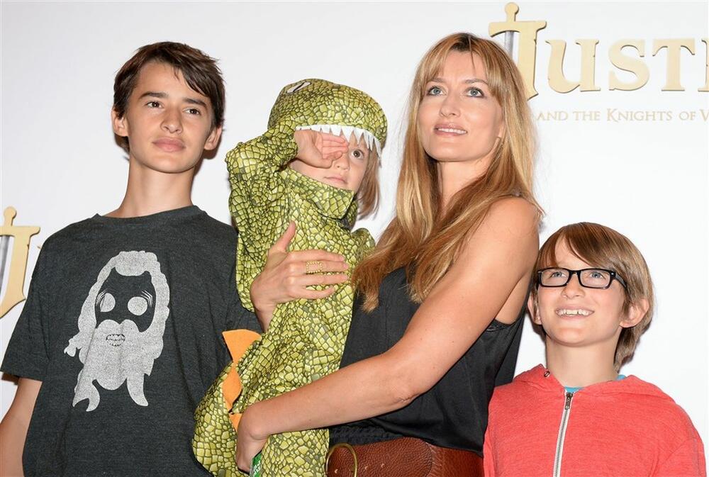 Nataša Makelhon sa sinovima na premijeri filma 'Džastin i vitezovi hrabrosti' 2013. godine u Londonu