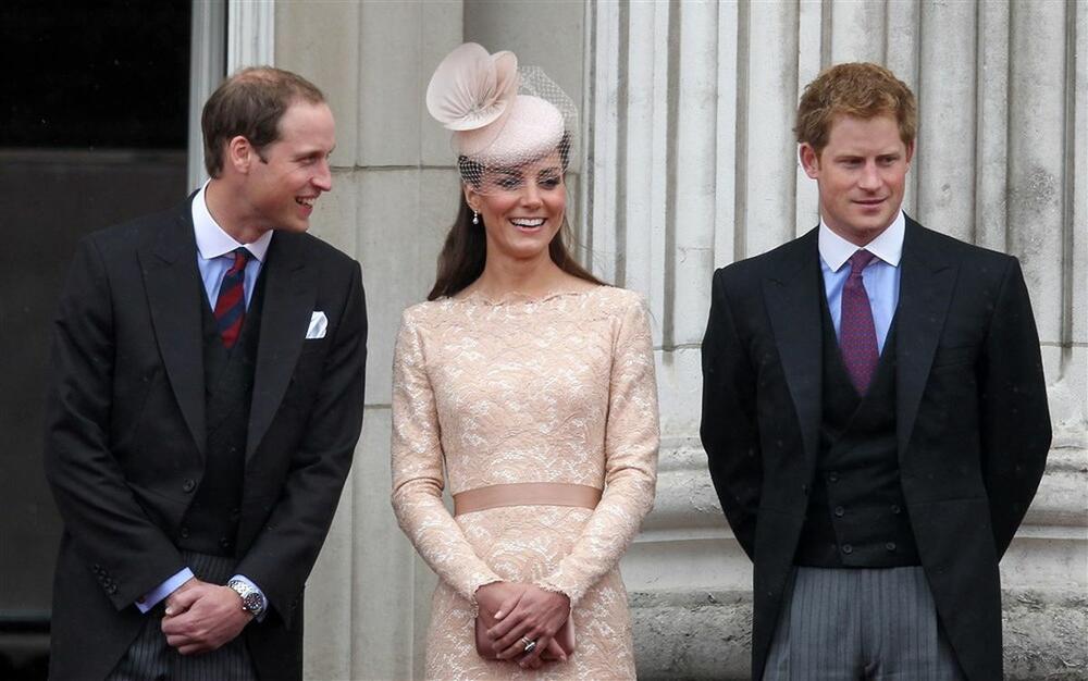 Princ Vilijam, Kejt Midlton i princ Hari bili su nerazdvojni godinama