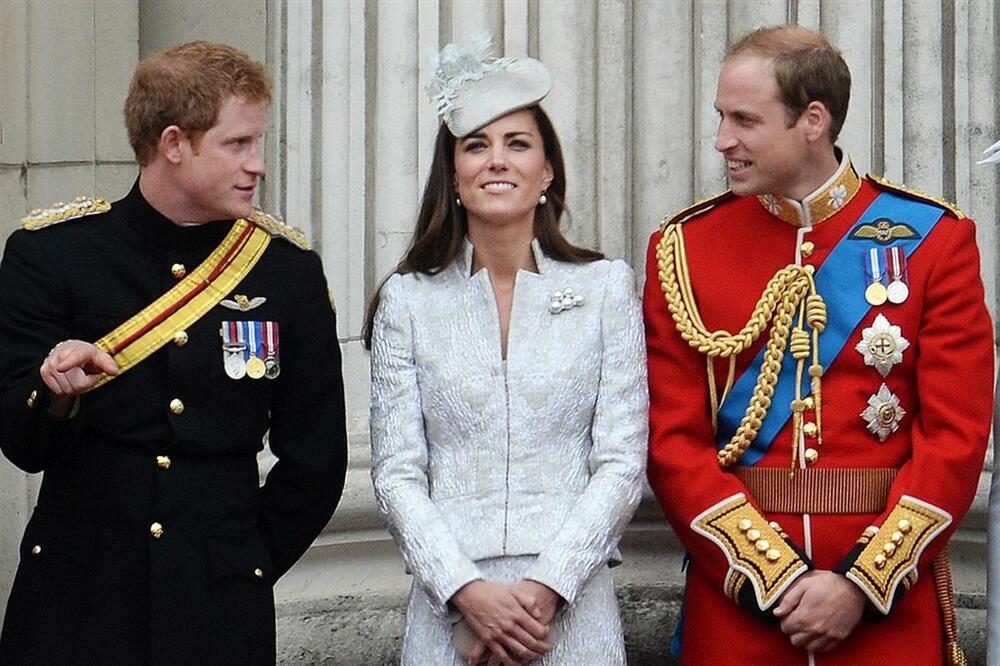 Princ Vilijam, Kejt Midlton i princ Hari bili su nerazdvojni godinama