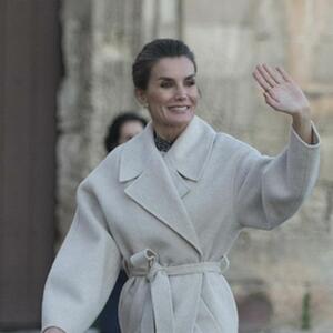 Oversajz kaput i haljina koja košta svega 45 dolara: Kraljica Leticija u izdanju koje bi rado nosila svaka Srpkinja