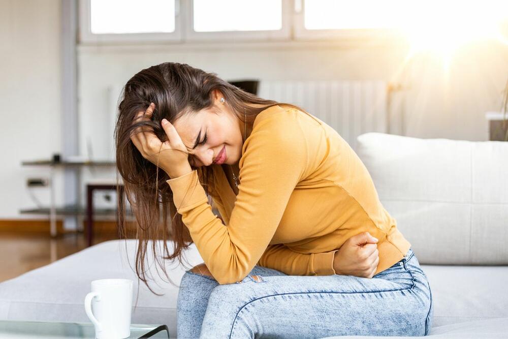 Prvi simptom multilokularnog ehinokokuja je bol u stomaku 