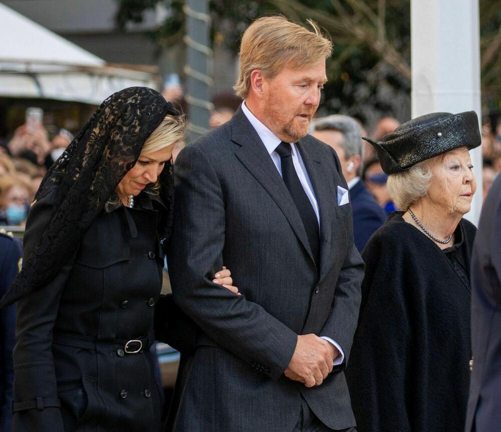 Kraljica Maksima se na sahrani pojavila u pratnji svog supruga holandskog kralja Vilema-Aleksandra