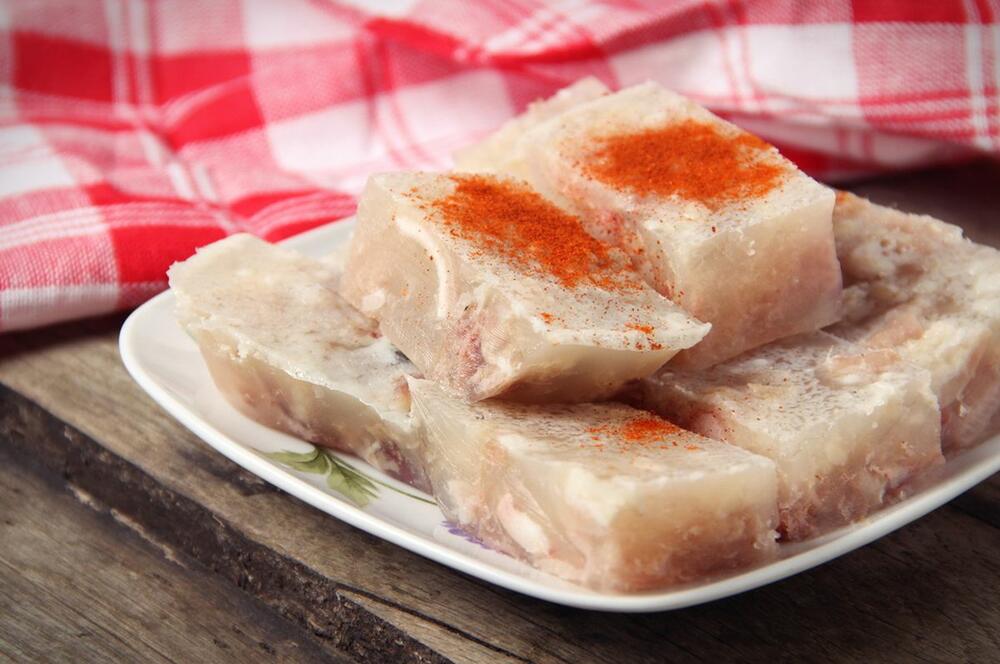 Pihtije su jedno od najpopularnijih jela srpske kuhinje