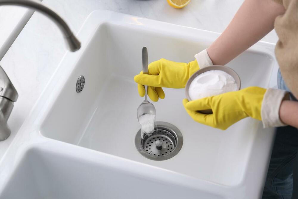 Evo kako da uz pomoć jeftinih sastojaka otpušite sudoperu