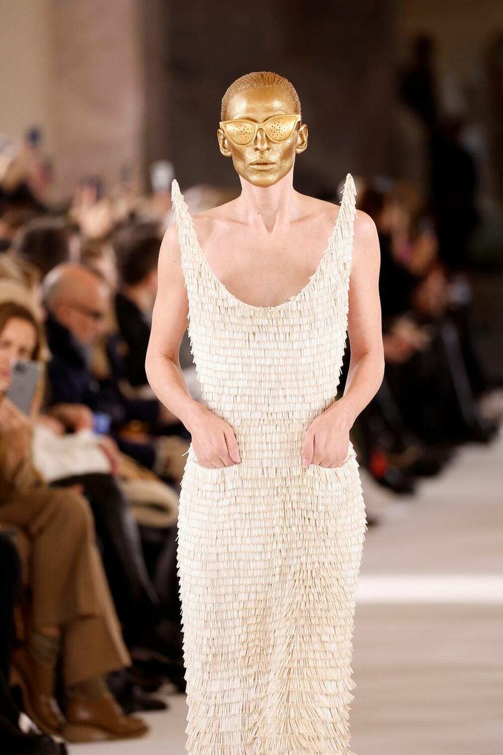 Neobična haljina na reviji modne kuće Schiaparelli