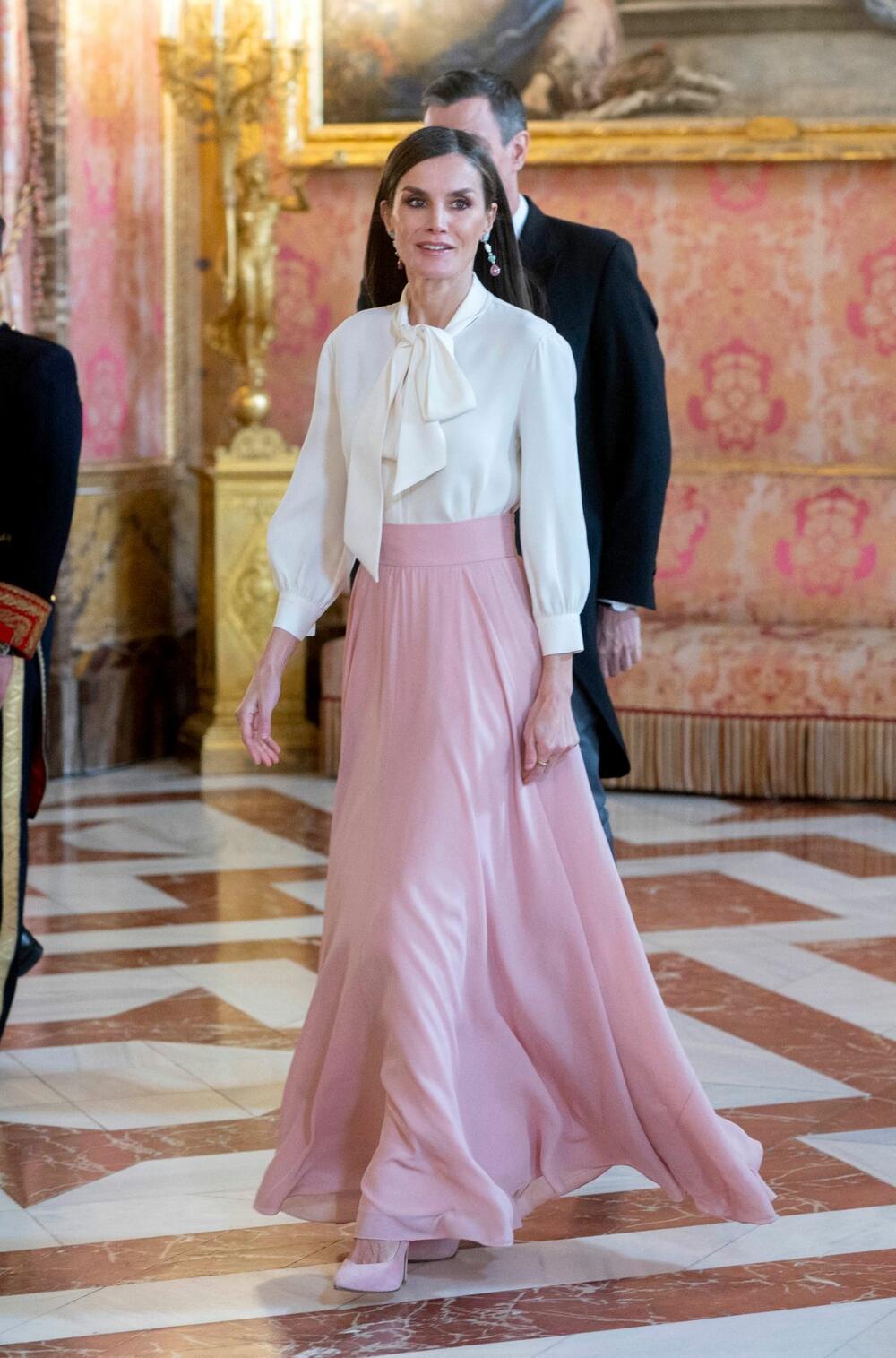 Španska kraljica Leticija na prijemu u palati Zarzuela u Madridu ponovo je pokazala izuzetan stil.