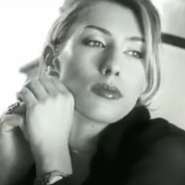 Bila je jedna od najlepših pop pevačica, njene hitove su svi znali napamet: Gde je danas i šta radi Aleksandra Perović?