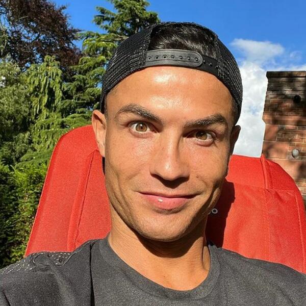 Ronaldo IZNENADIO REAKCIJOM fanove: Izvadili su telefone da ga slikaju, a on je uradio nešto što NIKO nije OČEKIVAO
