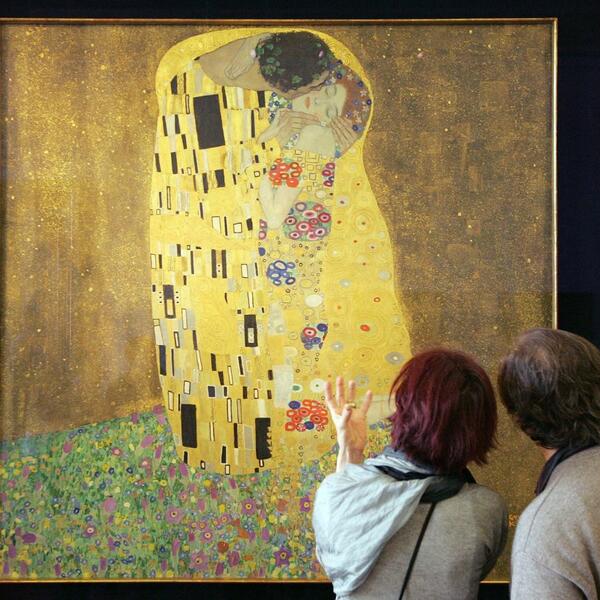 Ko je žena na Klimtovoj slici "POLJUBAC"? Ostala mu je VERNA DO SMRTI, a on joj je slikama i poslednjim rečima rekao SVE
