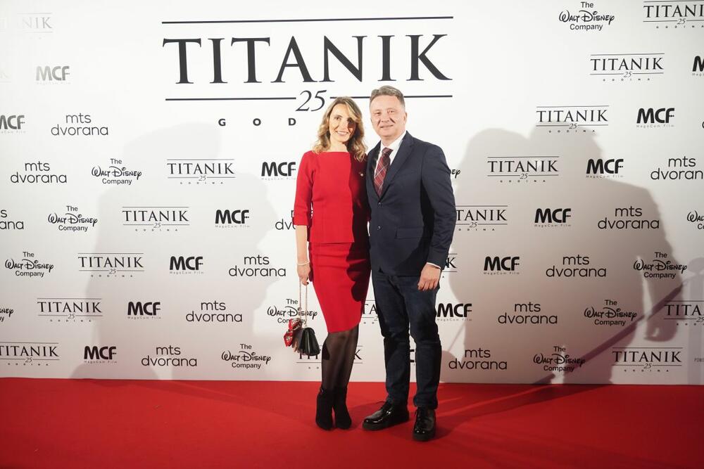 Ministar dr Mihailo Jovanović sa suprugom Anetom na premijeri remasterizovanog filma Titanik u Beogradu