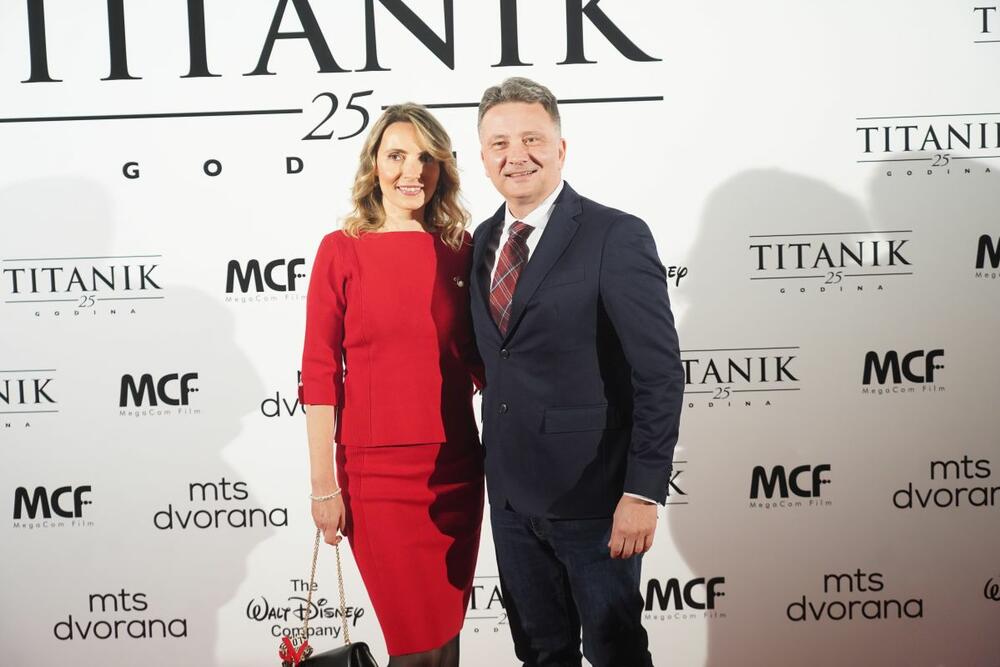 Ministar dr Mihailo Jovanović sa suprugom Anetom na premijeri remasterizovanog filma Titanik u Beogradu