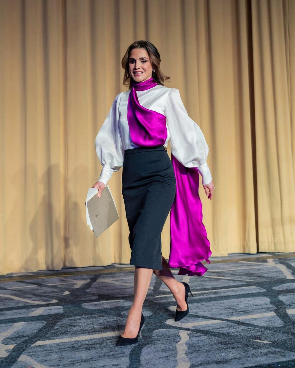 <p>Jordanska kraljica Ranija očarala je sve u predivnoj zelenoj haljini.</p>