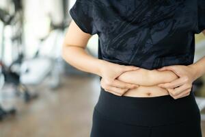 Idealno za žene 50+: Nutricionistkinja otkriva koje 4 namirnice "spaljuju" masnoću na stomaku i tanje struk za 10 dana