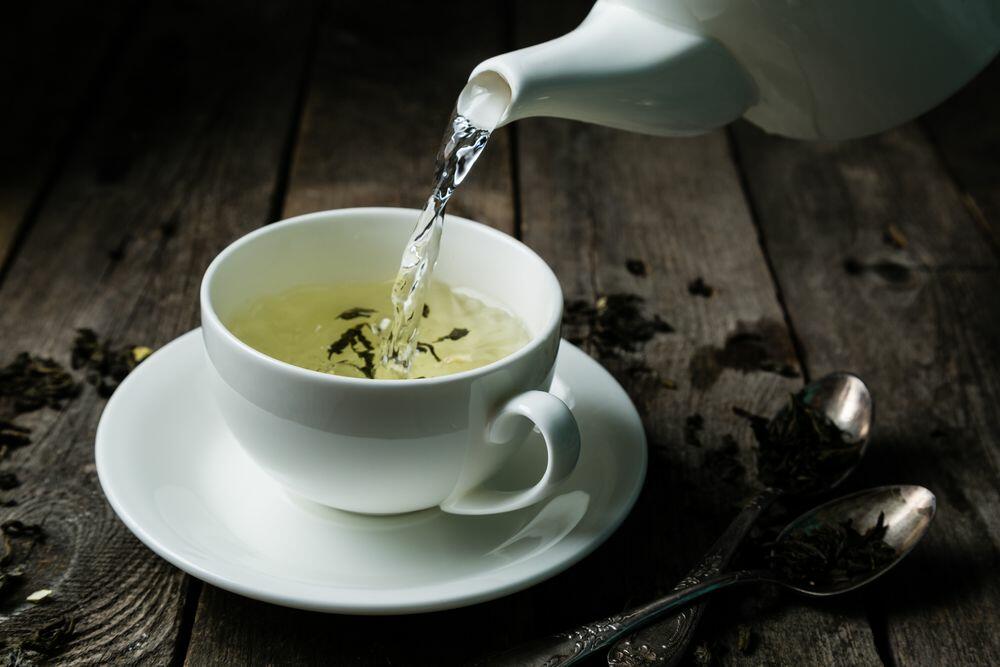 Beli čaj se razlikuje od drugih jer se minimalno obrađuje