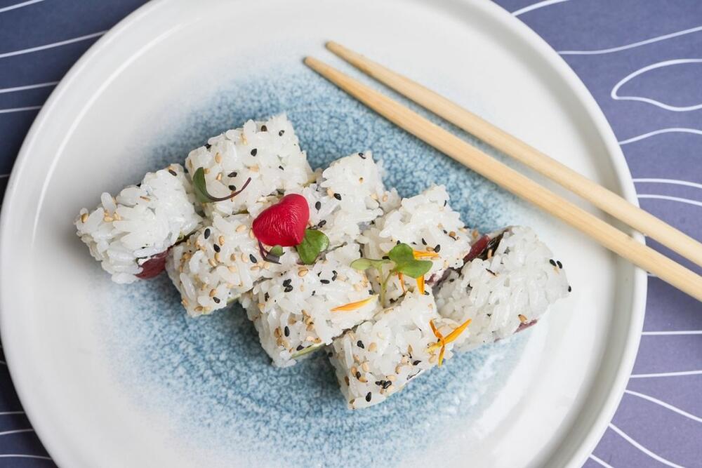 Suši sa povrćem vrlo je popularan u tradicionalnoj japanskoj kuhinji