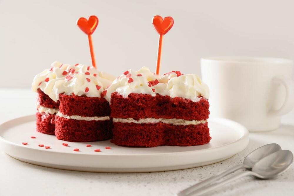 Crveni plišani srce-kolač