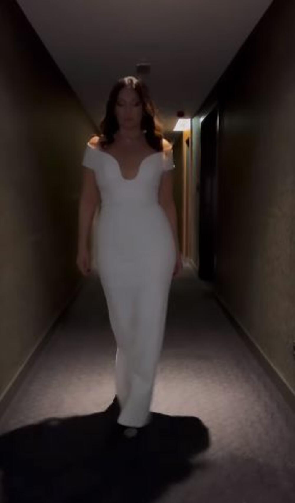 <p>Da li je ovo najlepša bela haljina koju smo videli?</p>