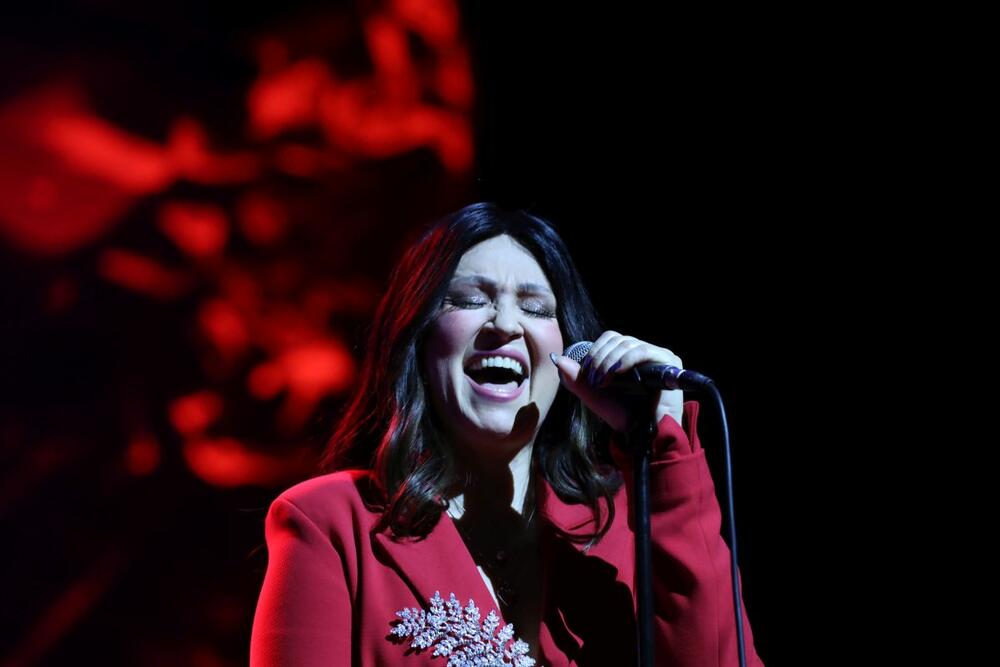 <p>Hrvatska pevačica Nina Badrić održala je u Beogradu koncert povodom Dana zaljubljenih, a svoje fanove očarala je kako predivnim glasom, tako i širokim osmehom i nenadmašnim stilom</p>