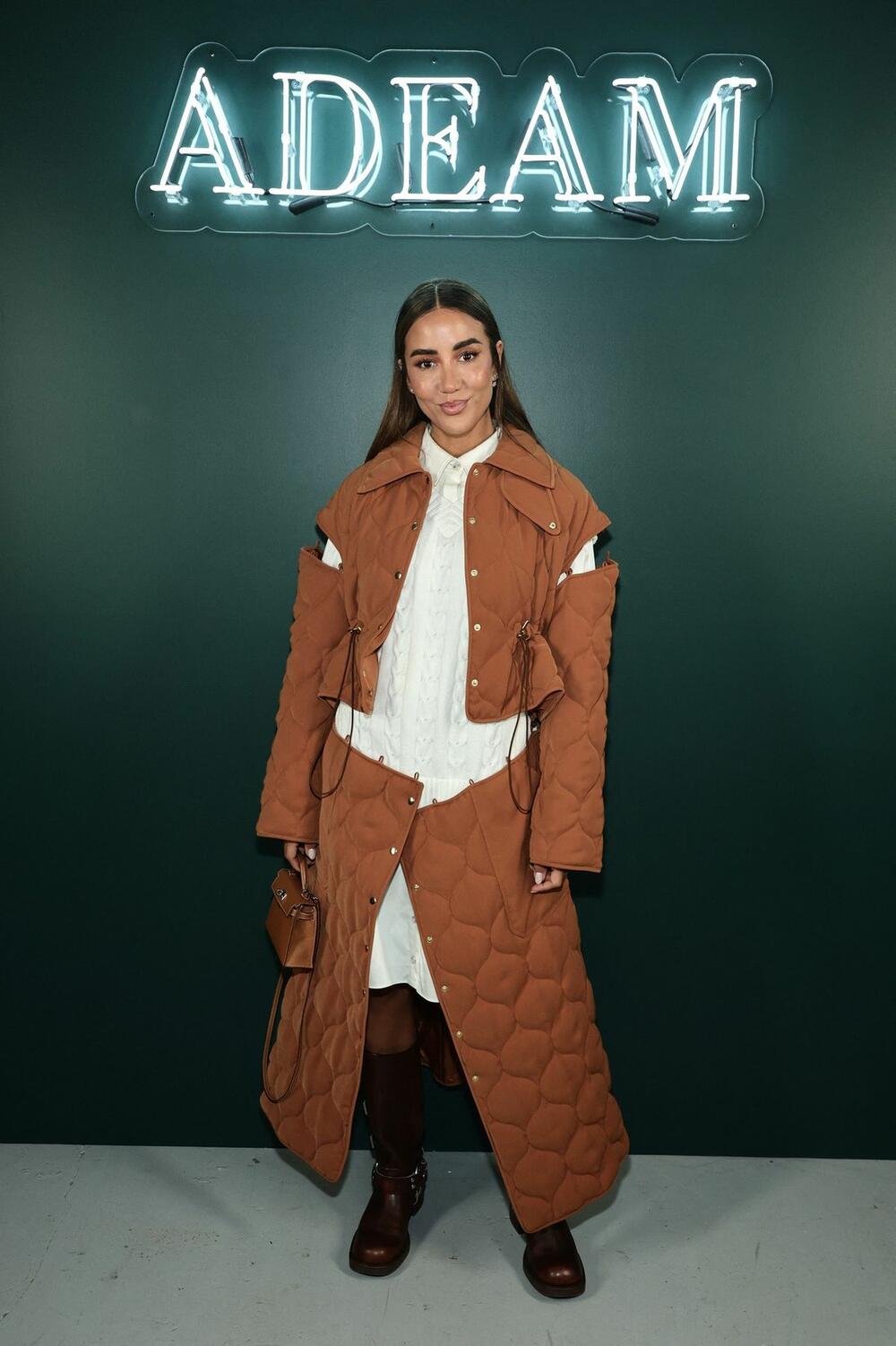 Tamara Kalinić na reviji modne kuće Adeam u najčudnijoj štepanoj jakni koju ste videli