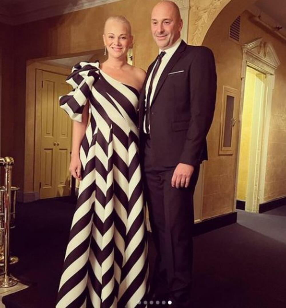<p>Pevačica Ilda Šaulić se na gala prijemu u srpskoj ambasadi u Vašingtonu pojavila u haljini na kojoj bi joj pozavidele i najveće holivudske zvezde.</p>