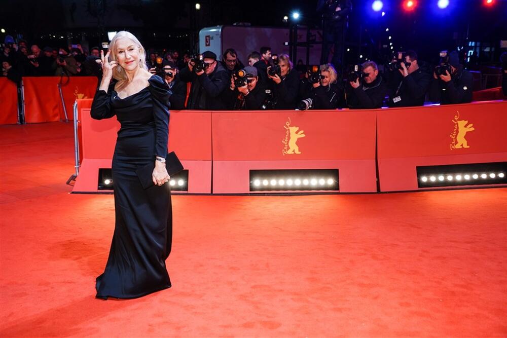 <p>Kada se slavna glumica Helen Miren juče na Berlinalu pojavila na crvenom tepihu - neke granice su se definitivno pomerile.</p>